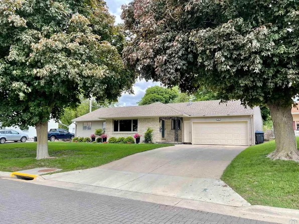 1105 W 4th St, Storm Lake, IA 50588