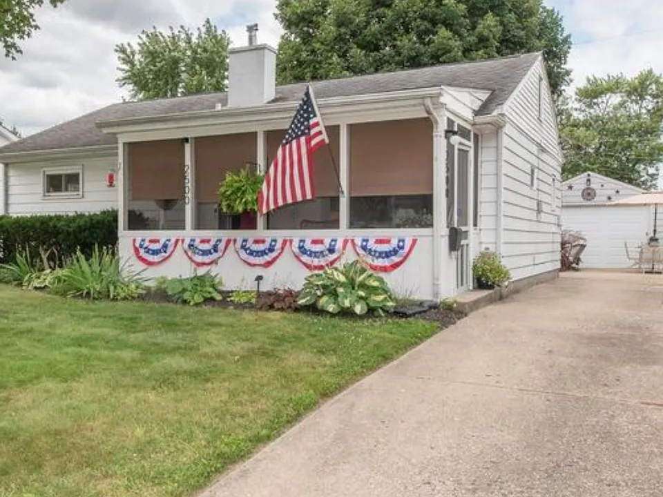 2500 Foxhall Dr