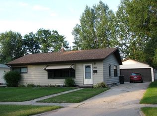 1922 17th St S, Fargo, ND 58103