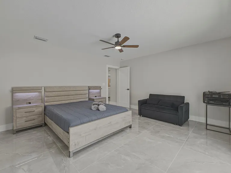 632 Las Palmas Park — Photo 41