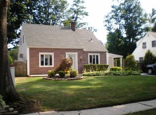 110 Cornflower Rd, Levittown, NY 11756