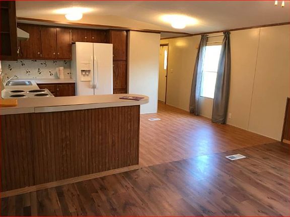 5th image of 608 E 5th St