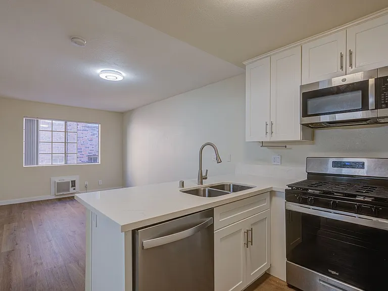 Hoover Street Residences — Photo 3