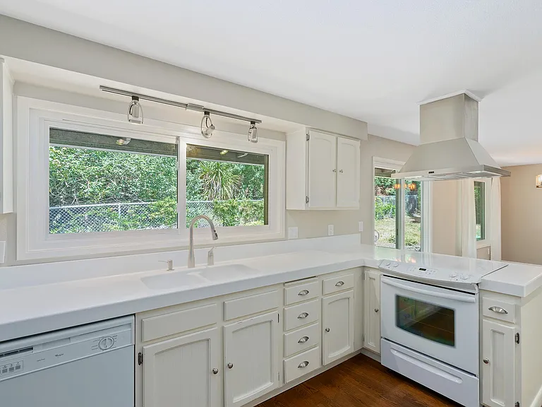 2133 SW Marigold St — Photo 16