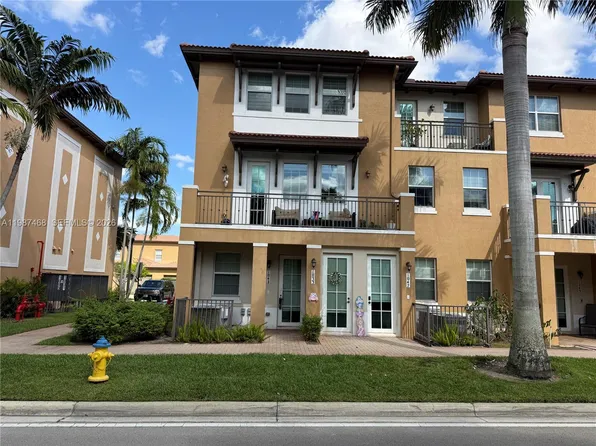 1045 SW 147th Ave, Hollywood, FL