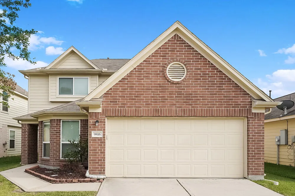 4 bed, 2.5 bath, 2377 sqft, $2,305 — Photo 1