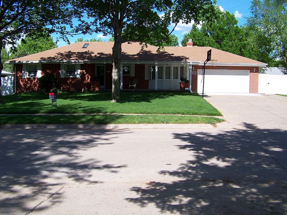 1st image of 3619 S 116th Ave
