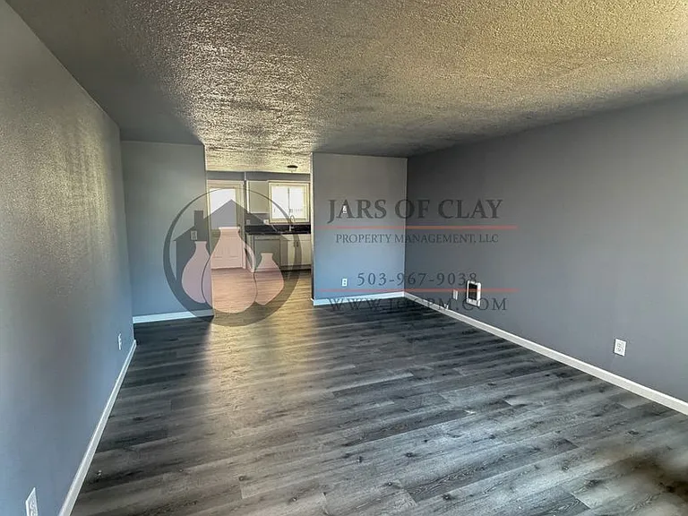 1524 E Park Ave NE — Photo 4
