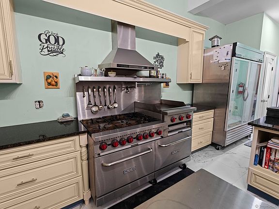 4th image of 8 Tom Road