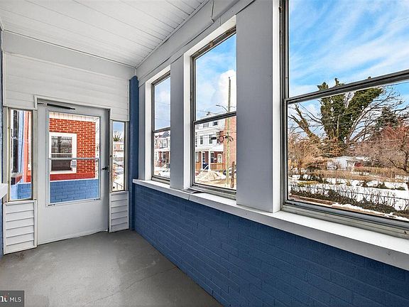 4th image of 206 W 26th St
