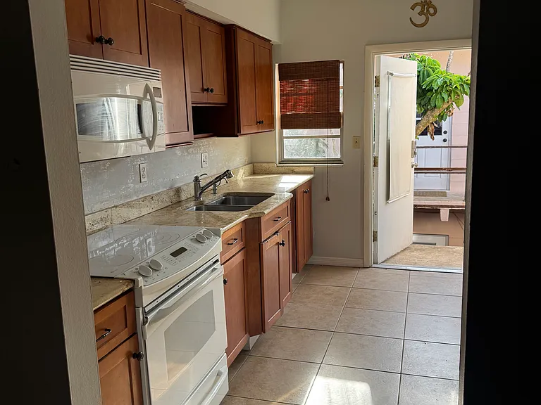 806 Rugby St #3 — Photo 2