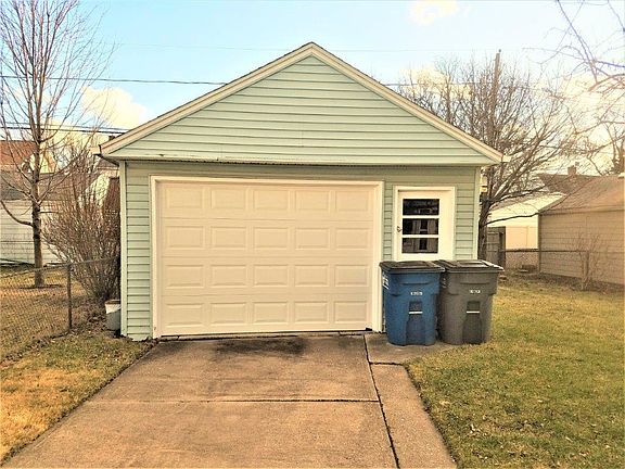 Detached Garage