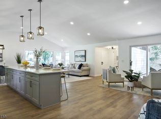 47 Briarwood Dr, Berkeley Heights, NJ 07922