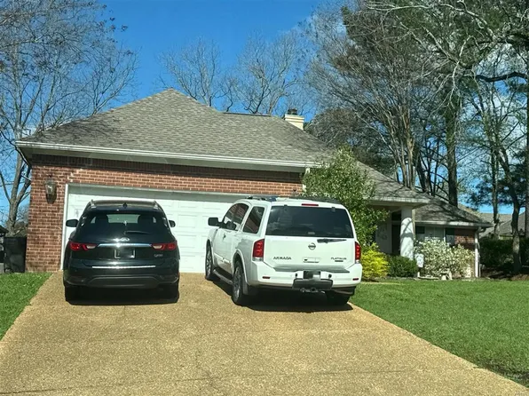 163 Apple Blossom Dr, Brandon, MS 39047