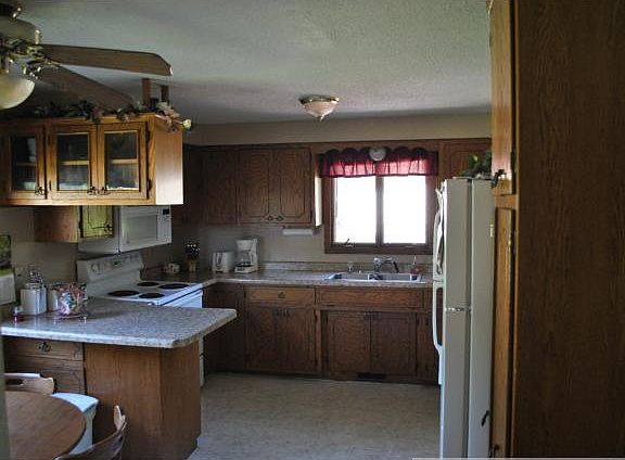 2nd image of 116 N Aspen St
