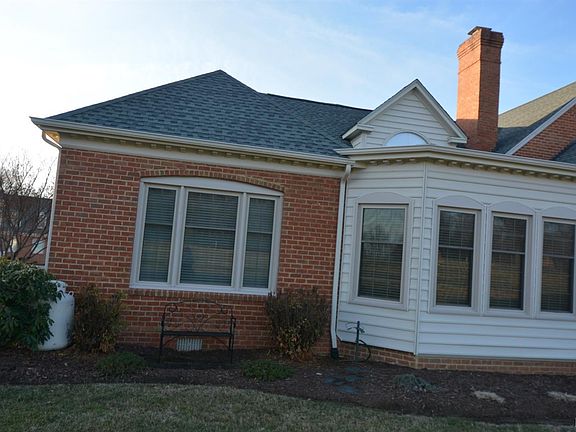 5th image of 1049 Greenside Ct
