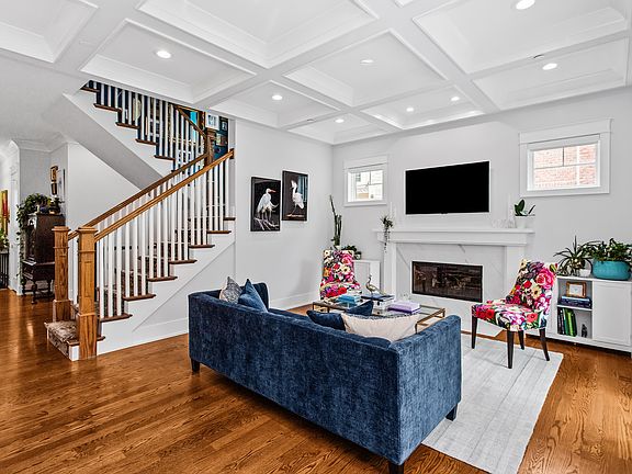 3rd image of 2536 Oak Ave