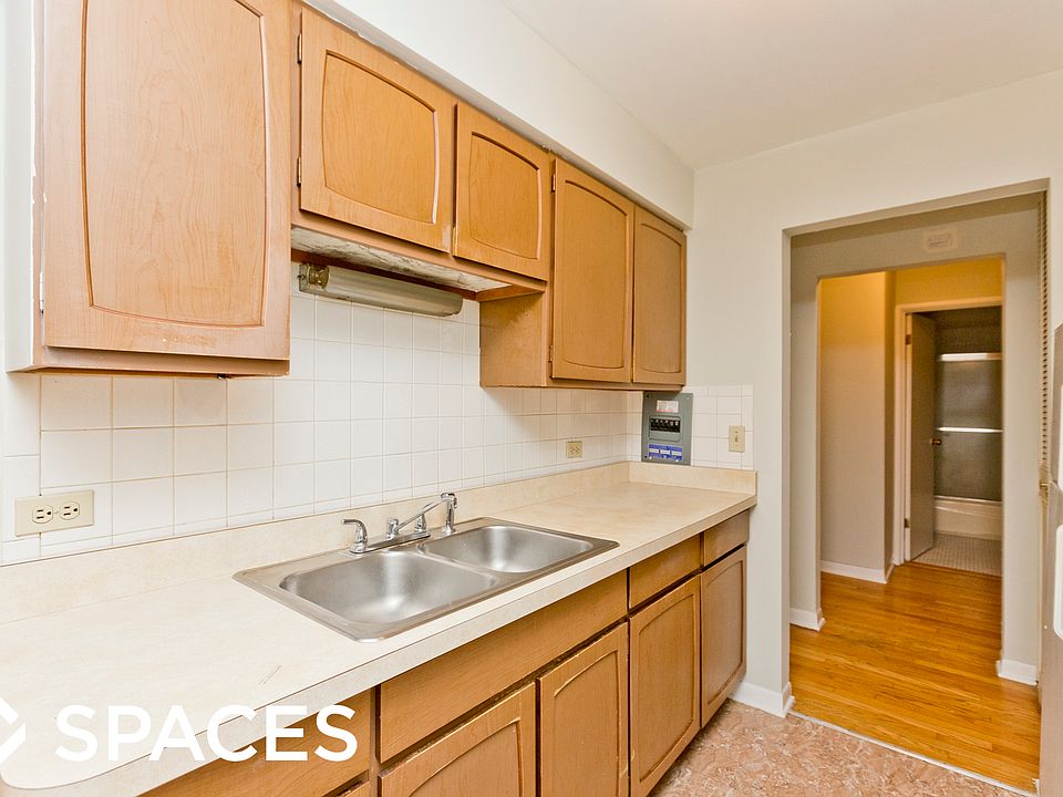 1st image of 510 W Briar Pl APT 409