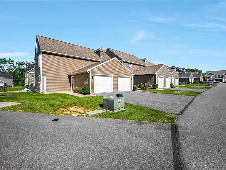 721 Farmwood Ln — Photo 25