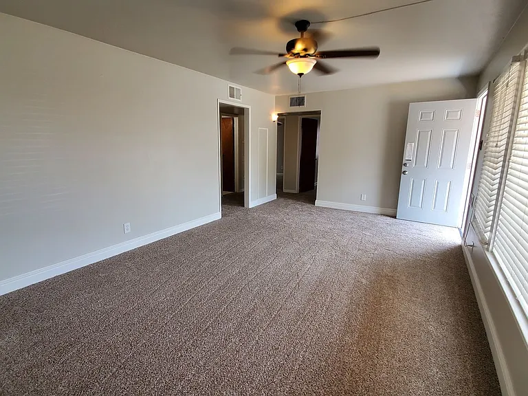 1415 De Witt Ave — Photo 11