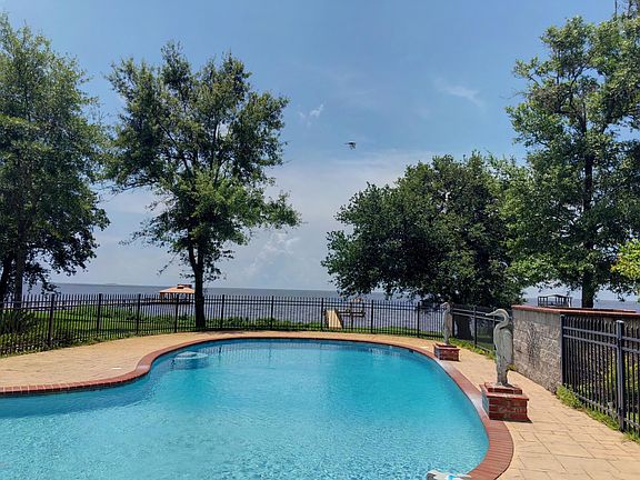 2nd image of 1401 Seacliffe Dr
