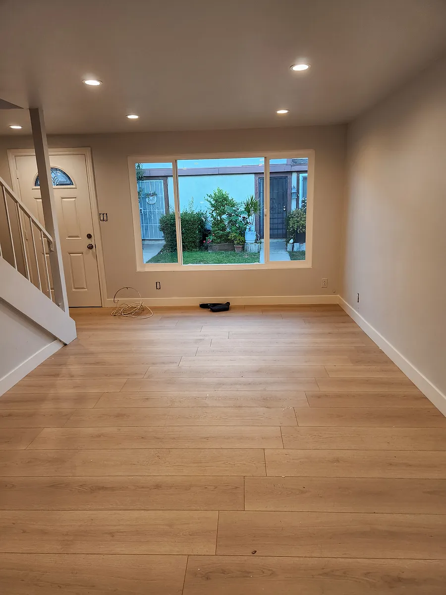 Building Photo - 14501 Tupper St #55