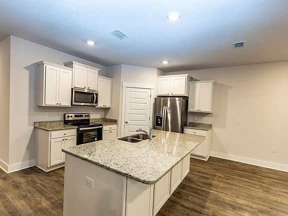 3rd image of 5898 Danbury Blvd