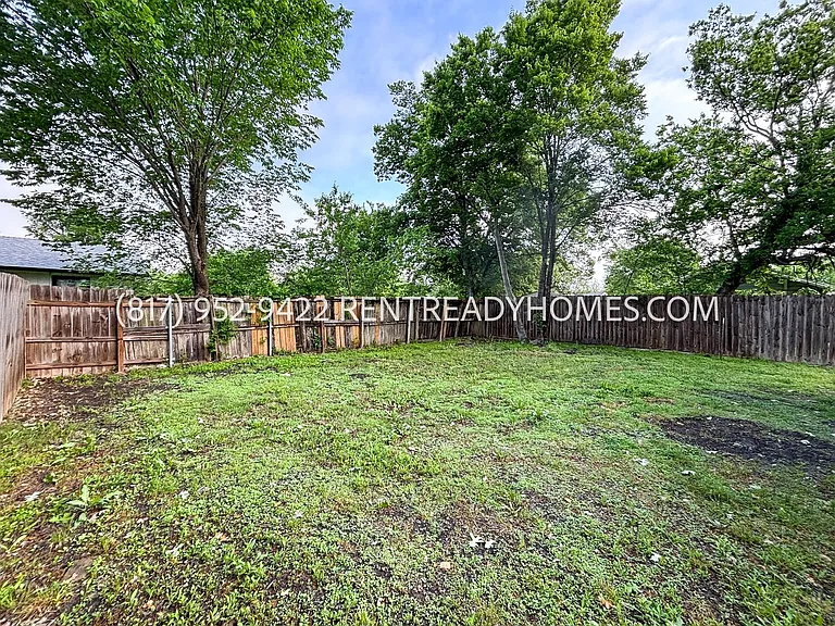 404 Oak St — Photo 5