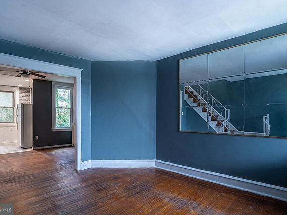 2nd image of 6328 N Gratz St