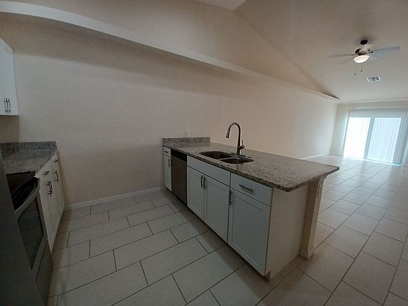 2nd image of 1213-1215 NE 8th Pl #445E90545