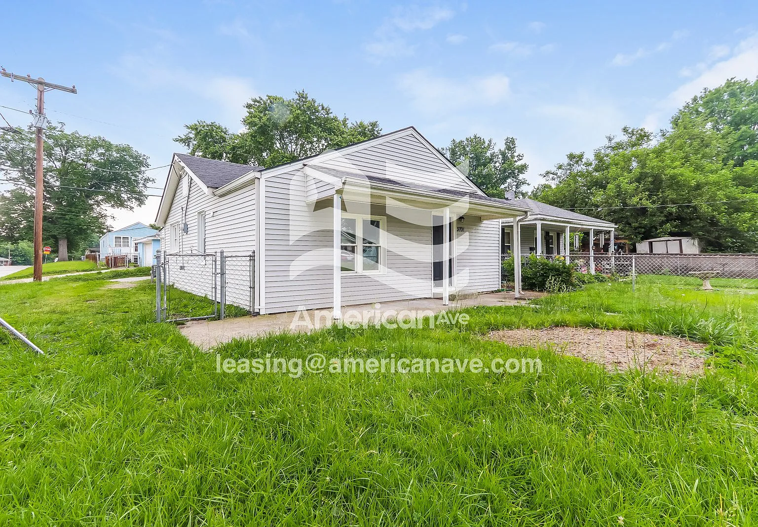 3 bed, 1.0 bath, 1123 sqft, $832 — Photo 3