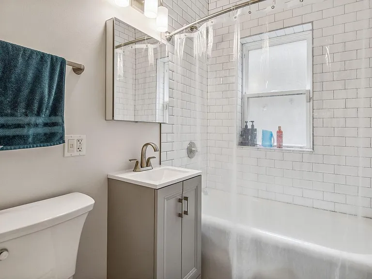 1020 Austin St #1 — Photo 10