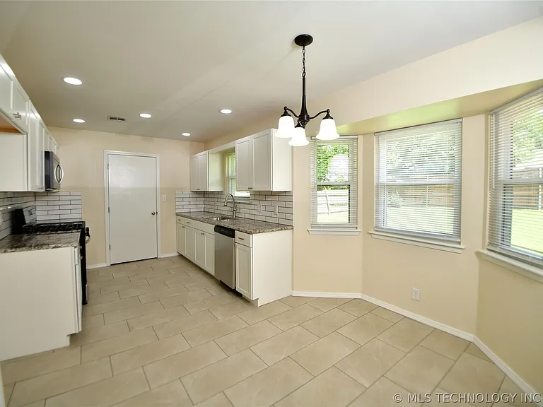 401 N Fir Pl — Photo 9