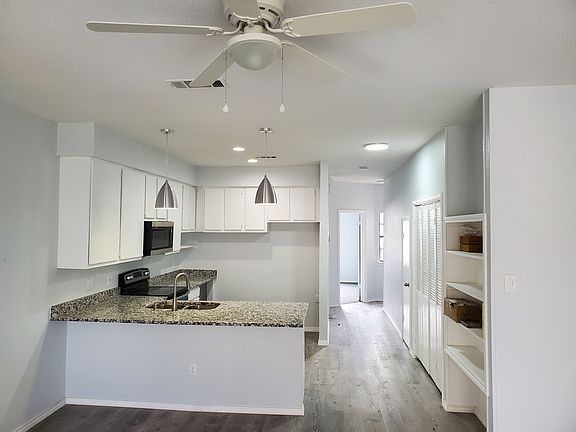 2nd image of 1933 Island Cir #B204b