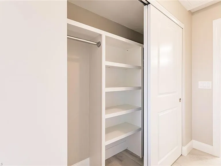900 Collier Ct #406 — Photo 21
