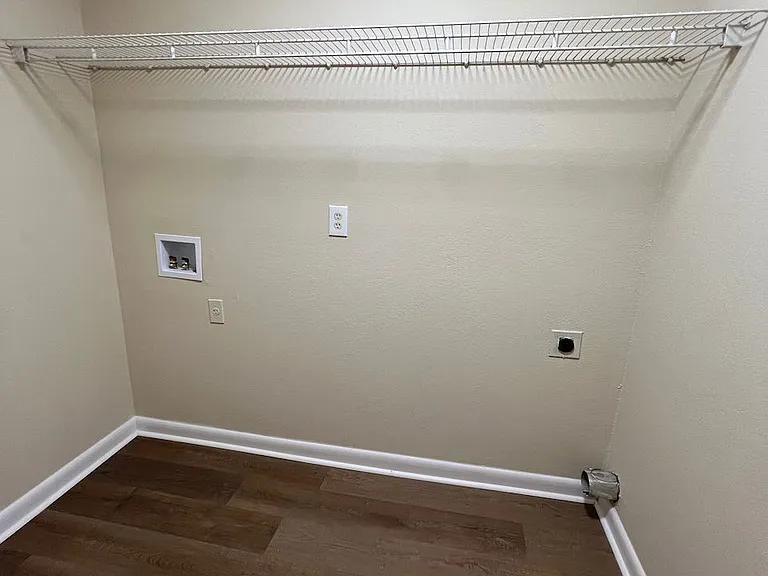 2 Bedroom 1 bath- walk-in closet
