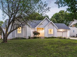 440 E Grayrock Dr, Springfield, MO 65810