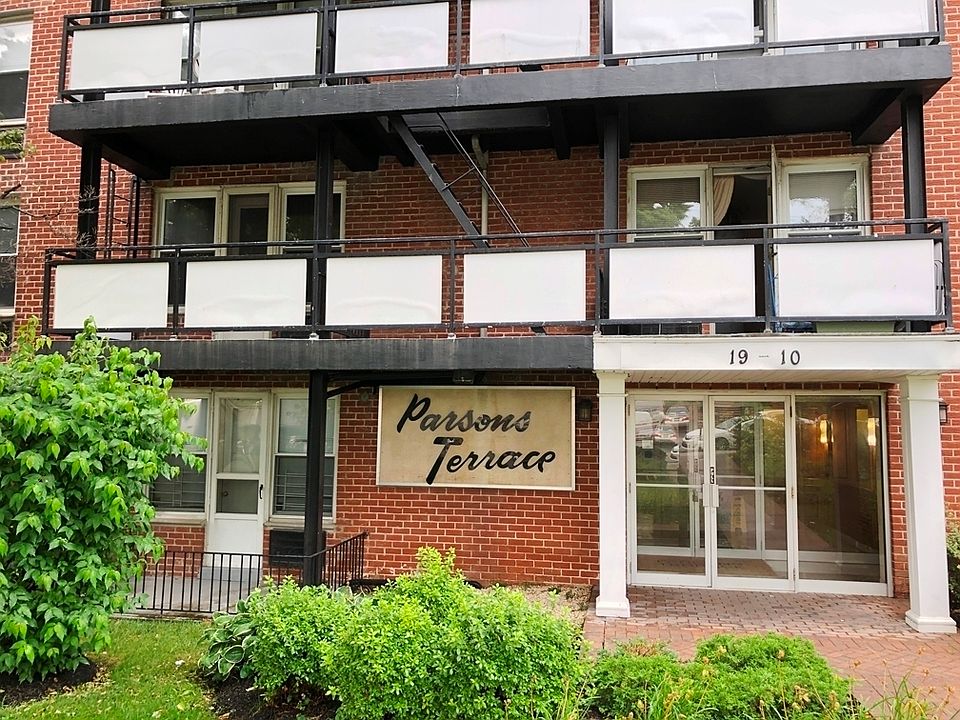 1st image of 19-10 Parsons Blvd #2L