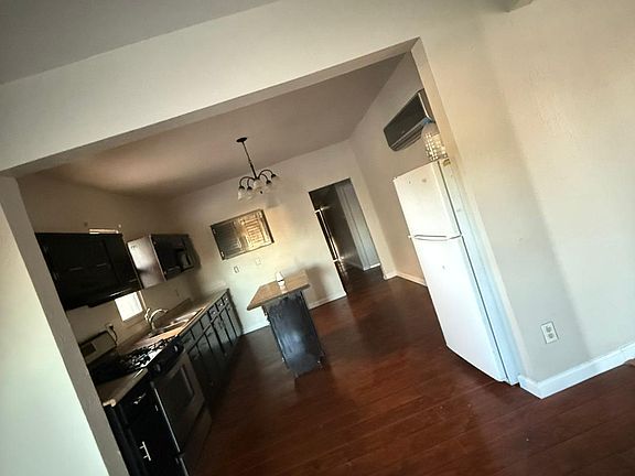 3rd image of 4002 Bliss Ave