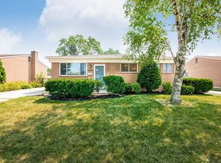 30632 Roan Dr, Warren, MI 48093
