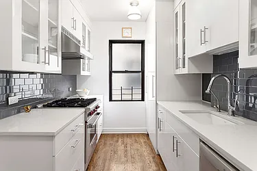 Sold by The SIMPLE Real Estate Co