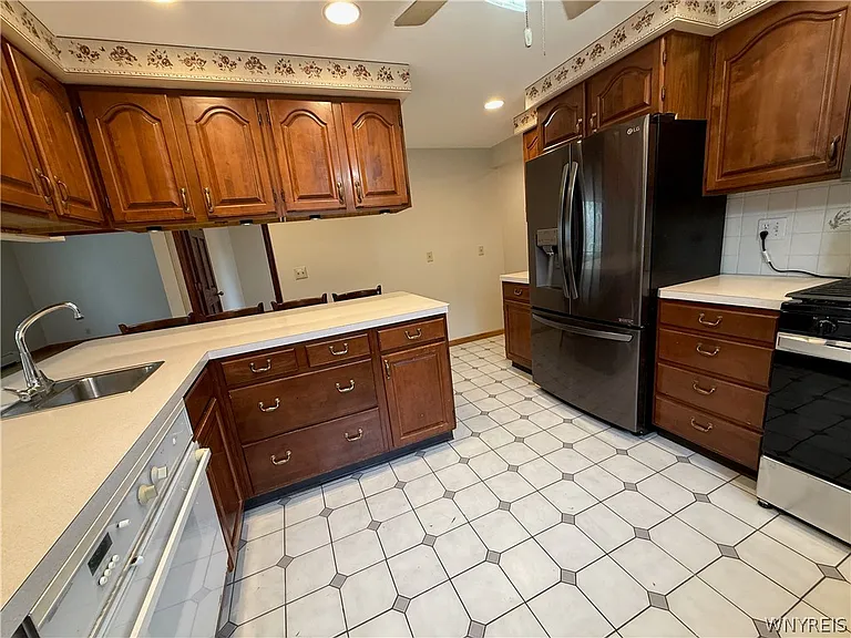 437 Springville Ave — Photo 12