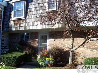 31887 Kingswood Sq #39, Farmington Hills, MI 48334