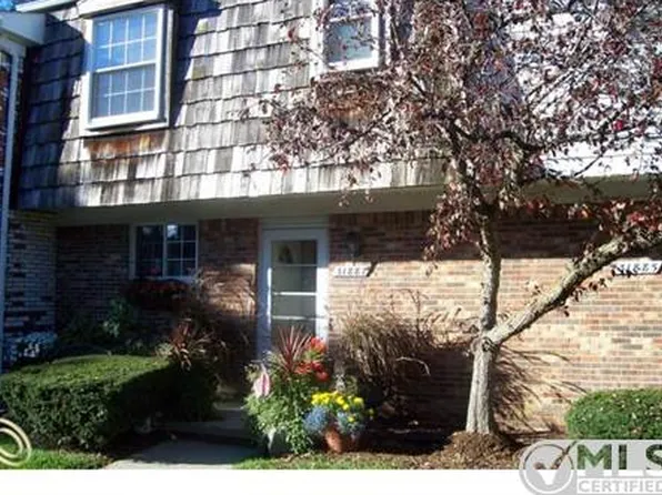 31887 Kingswood Sq #39, Farmington Hills, MI 48334