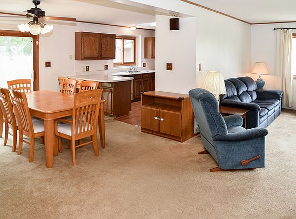 5th image of 220 Willow Crest Dr