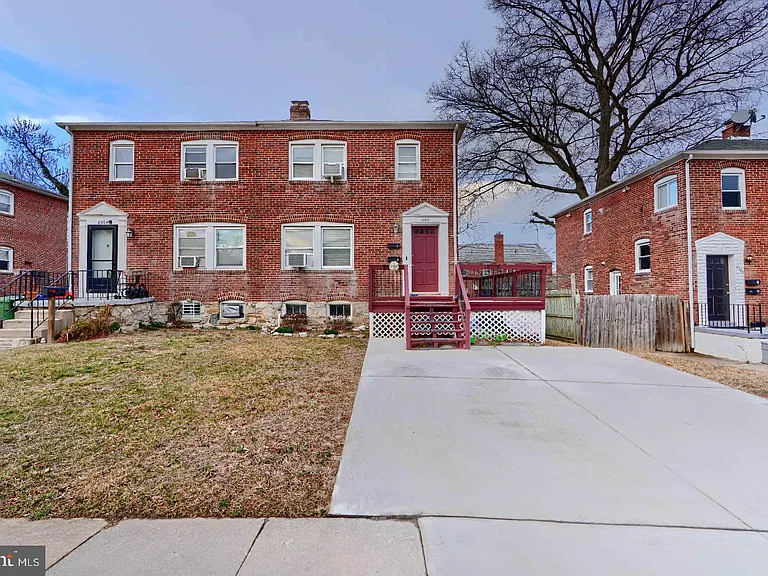 2906 Clearview Ave — Photo 1