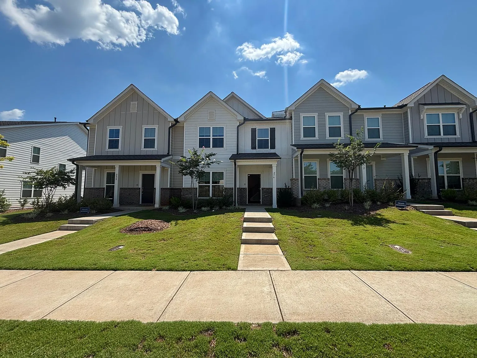 3 bed, 2.5 bath, 1938 sqft, $1,950 — Photo 2