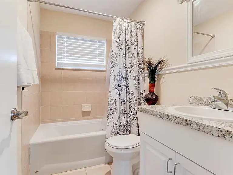774 NW Floresta Dr — Photo 8