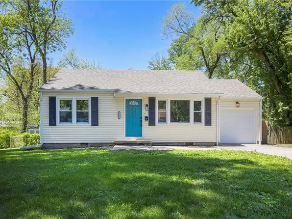 8118 Mackey St, Overland Park, KS 66204