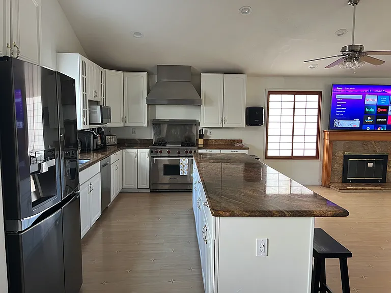 2120 Doxey Dr — Photo 2
